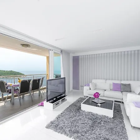 Lavander & Violet Apartman